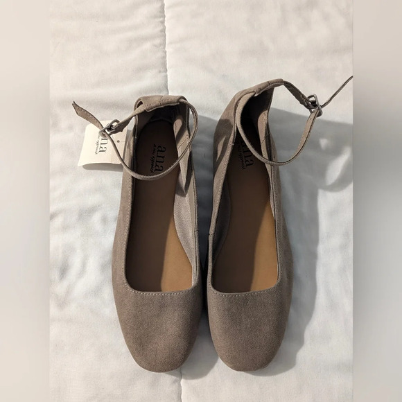 NWT a.n.a Womens Kearney Ballet Flats Taupe Size 8 - Picture 1 of 3